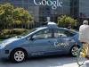 سيارات جوجل ذاتية القيادة  مع الوسائد الهوائية في الخارج