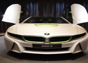 “ابوظبي” ترحب بسيارة بي ام دبليو i8 الهجينة