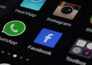 WhatsApp تتخلى عن دعمها لأجهزة البلاكبيري بحلول نهاية هذا العام
