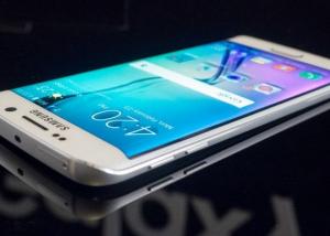 Galaxy S6 يحصل على أول تحديث له بعد الاندرويد 5.1.1 Lollipop