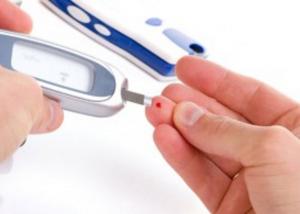 الوقوف قليلا أو الحركة يخفضان نسبة السكر في الدم خلال اليوم