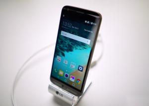 الهاتف LG G5 لم ينجو هو الآخر من إختبارات التعذيب، والتفكيك