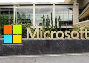 مقابل 8 مليارات دولار .. " مايكروسوفت " مهتمة بالإستحواذ على خدمة" Slack "