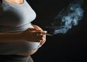 تدخين الحامل يعرض جنينها لمشاكل في السمع