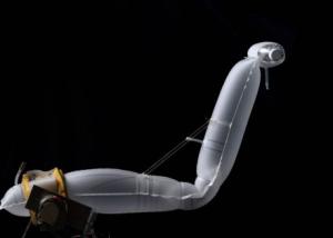 روبوت يستطيع التمدد حتى 20 متراً رغم حجمه الضئيل