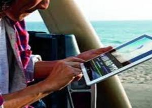 ربان يحطم قاربه بعد الإصطدام بعبارة بحرية بسبب إعتماده فقط على iPad للملاحة