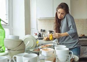 الأعمال المنزلية وغسل الأطباق يقللان من الضغط والعصبية