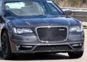 كرايسلر c300 تغازل جيوب الاغنياء