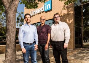 جوجل وآبل تزيلان تطبيق LinkedIn من متجري Google Play و App Store