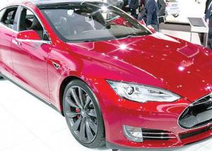  Tesla   تطرح 50 آلف سيارة كهربائية في العام 2015
