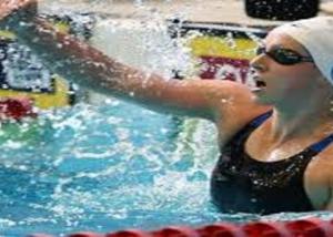 السباحة الامريكية ليديكي تسجل رقما قياسيا جديدا بسباق 1500 متر حرة