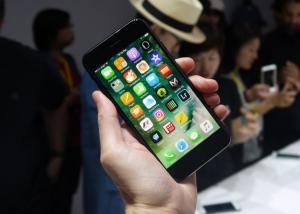 هواتف iPhone 7 الجديدة تضم أفضل شاشات LCD على الإطلاق