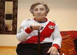 رايو فاليكانو يتبرع بحصيلة تذاكر مباراته أمام اشبيلية لسيدة مسنة