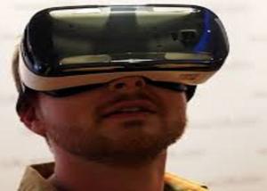 نظارة الواقع الافتراضي Samsung Gear VR فى الاسواق