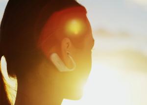 Sony تكشف عن سماعات الأذن النموذجية Xperia Ear Open Style Concept