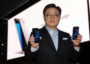 بدء عملية شحن الهاتفين Galaxy S7 و Galaxy S7 Edge