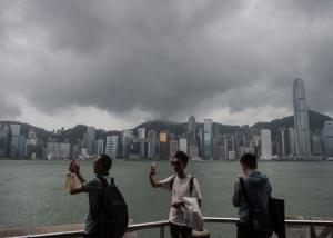 الإعصار نيدا يتسبب في إلغاء 150 رحلة جوية في هونج كونج