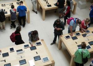 10 طرق يمكن بها لأجهزة "iPad " أن تحول طريقة البيع في متاجر التجزئة
