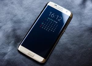 سامسونج : تطوير حلول المشاكل ال 7 لهاتف " جالكسي اس 7 "