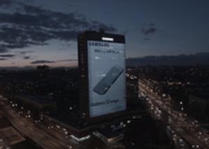سامسونج تروج لـGalaxy S7 Edge بنسخة عملاقة بموسكو