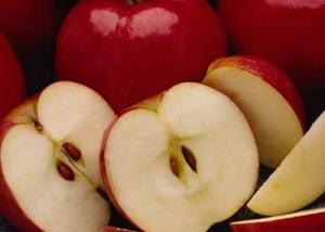 دراسة : تفاحة في اليوم ضرورة لمن تجاوز الخمسين
