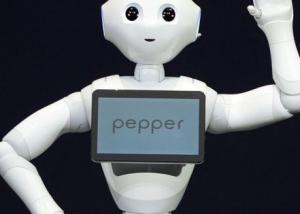 روبوت يعمل في طاقم مطاعم بيتزا هت