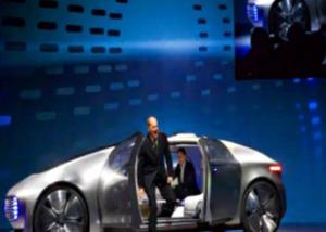 “مرسيدس”  تكشف عن سيارة ذكية انسيابية يتغير شكلها أثناء الطريق