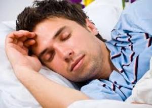 دراسة أمريكية: عدم النوم الكافى يزيد خطر الإصابة بالزهايمر