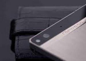 Gresso Regal R1هاتف روسى من التاتانيوم