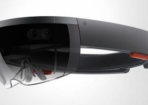مايكروسوفت تشحن خوذتها للواقع المعزز HoloLens للمطورين