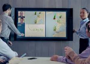 مايكروسوفت تبدأ أخيرا بشحن الحاسب العملاق  Surface Hub للعملاء