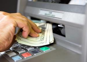 بسبب سرقة إلكترونية : بنوك تايوانية توقف سحب أموال من ماكينات " ATM "