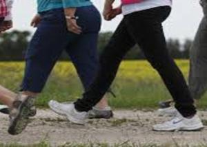 دراسة : المشي دقيقتان كل ساعة يخفض من خطورة عدم الحركة