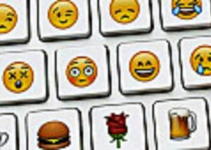 Emotes تساعد المستخدمين على لصق مئات الرسوم التعبيرية