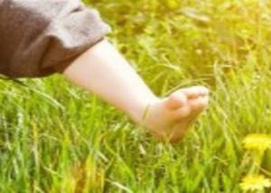 دراسة طبية : الوقوف على الأقدام تساعد الأطفال على التفكير والأداء الأفضل