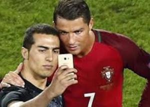 تطبيق يتيح التقاط صورة سيلفي مع كريستيانو رونالدو