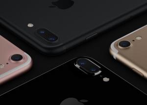 آبل تقلص  فترة شحن النسخة السوداء اللامعة من iPhone 7 Plus