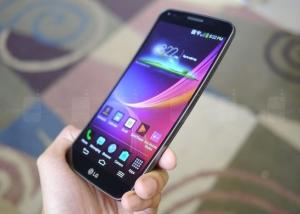 LG " تطلق الجيل الثاني من هاتف " G Flex 2 " خلال أيام