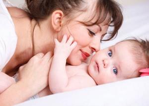دراسة : نصف ساعة مع الأم يوميا تجعل الطفل أكثر ذكاء
