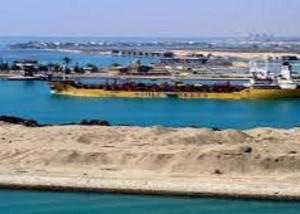 السيسي يعطي " الضوء الأخضر" لتفعيل مشروع تطوير وتنمية قناة السويس : حلمي : 15 مليار جنيه استثمارات لإنشاء منطقة لوجستية عالمية ومركز عالمي للإنترنت ووادي التكنولوجيا مميش : 60 شركة مصرية بدأت بالفعل عملها في حفر القناة ومضاعفة عوائد القناة سنويا