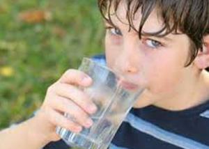 شرب الماء يزيد نشاط المخ ويقوى الذكاء